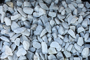 Kamenclub.ru: Мраморная крошка, щебень, цвет-белый, фр. 40-70 мм.  купить в Челябинске мрамор белый молочный айвори мраморный каменный декоративный  12000 руб/т   фото КАМЕНЬ КЛУБ