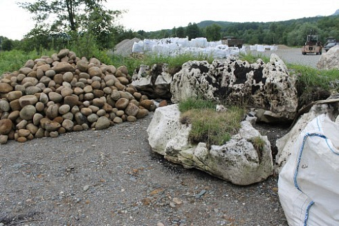 Kamenclub.ru: Песчаник ядра, фр. 100-300 мм  купить в Челябинске песчаник бежевый серый рыжий речная галька 5 000 руб/т   фото КАМЕНЬ КЛУБ