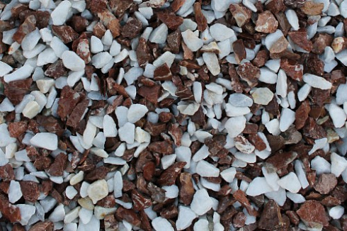 Kamenclub.ru: Мраморная крошка (щебень крошка микс : белый-черный-розовый) фр. 3-5 мм.  купить в Челябинске мрамор белый, черный, розовый, разноцветный мраморная каменная крошка декорвтивная 12000 руб/т   фото КАМЕНЬ КЛУБ