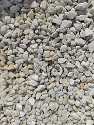 Kamenclub.ru: Мраморная крошка, щебень, цвет-белый, фр. 5-10 мм.  купить в Челябинске мрамор белый, айвори, молочный мраморная каменная крошка ландшафтная 12000 руб/т   фото КАМЕНЬ КЛУБ